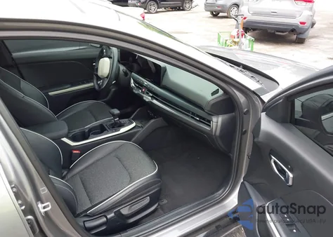 2025 Kia K4 Gt-Line из США, поврежденный, VIN 3KPFW4DE9SE081273